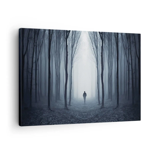 Cuadro sobre lienzo - Impresión de Imagen - Una figura caminando entre los árboles en un bosque brumoso. - 70x50cm - Alto y claro - Decoración de pared moderna para salón y dormitorio ARTTOR