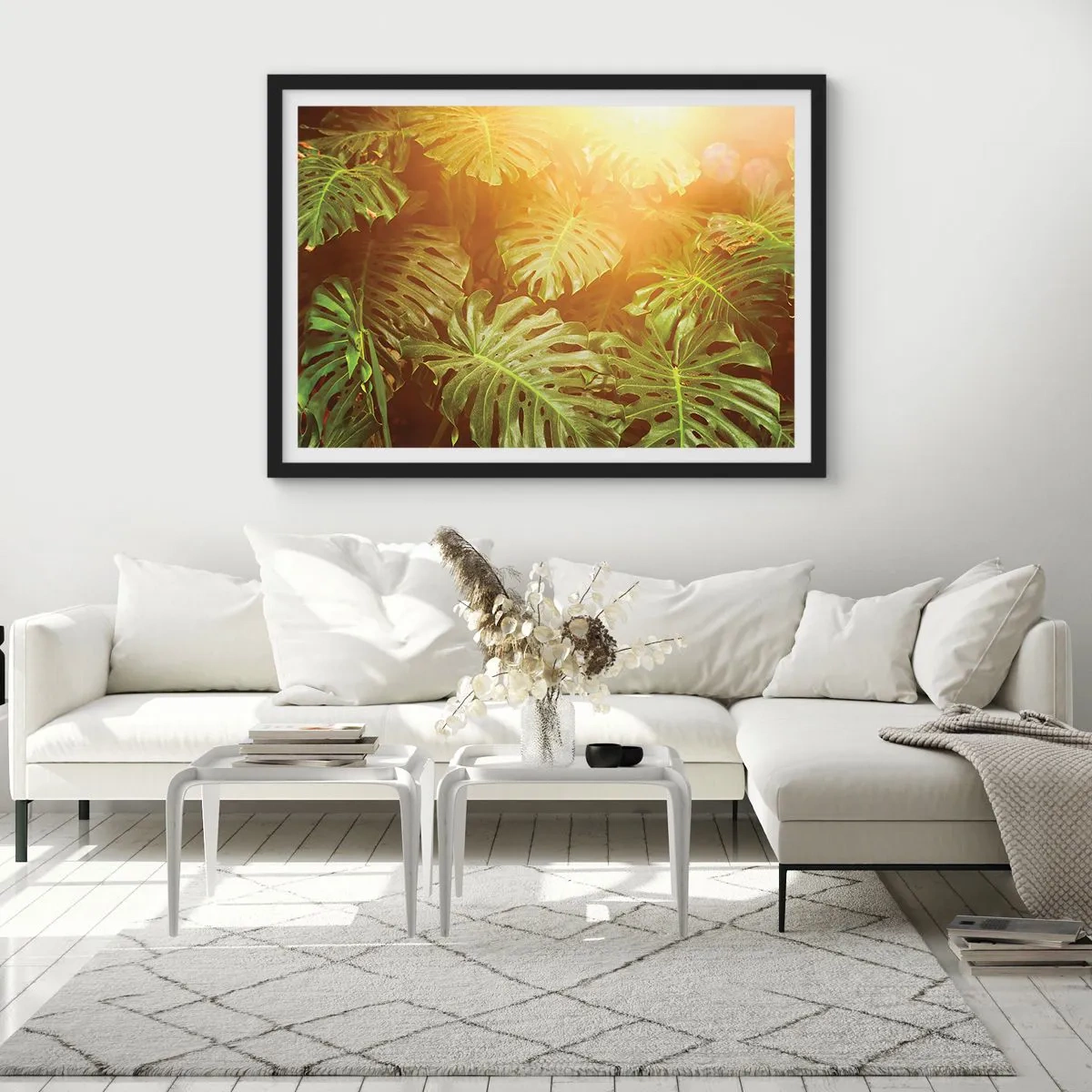 Póster en marco negro - Hojas de monstera a la luz del sol sobre un fondo natural. - 70x50cm - Hacia el verdor... - Decoración de pared moderna para salón y dormitorio ARTTOR