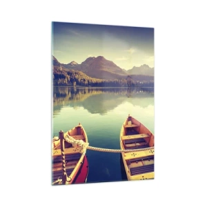 Cuadro sobre vidrio - Impresiones sobre Vidrio - Barcos de madera en un lago tranquilo rodeado de montañas. - 50x70cm - Para vivir según sus leyes - Decoración de pared moderna para salón y dormitorio ARTTOR