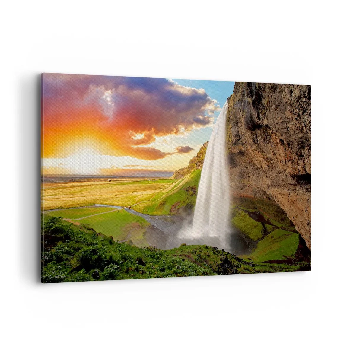 Cuadro sobre lienzo - Impresión de Imagen - Una cascada en un paisaje pintoresco al atardecer. - 120x80cm - La plenitud del verano islandés - Decoración de pared moderna para salón y dormitorio ARTTOR