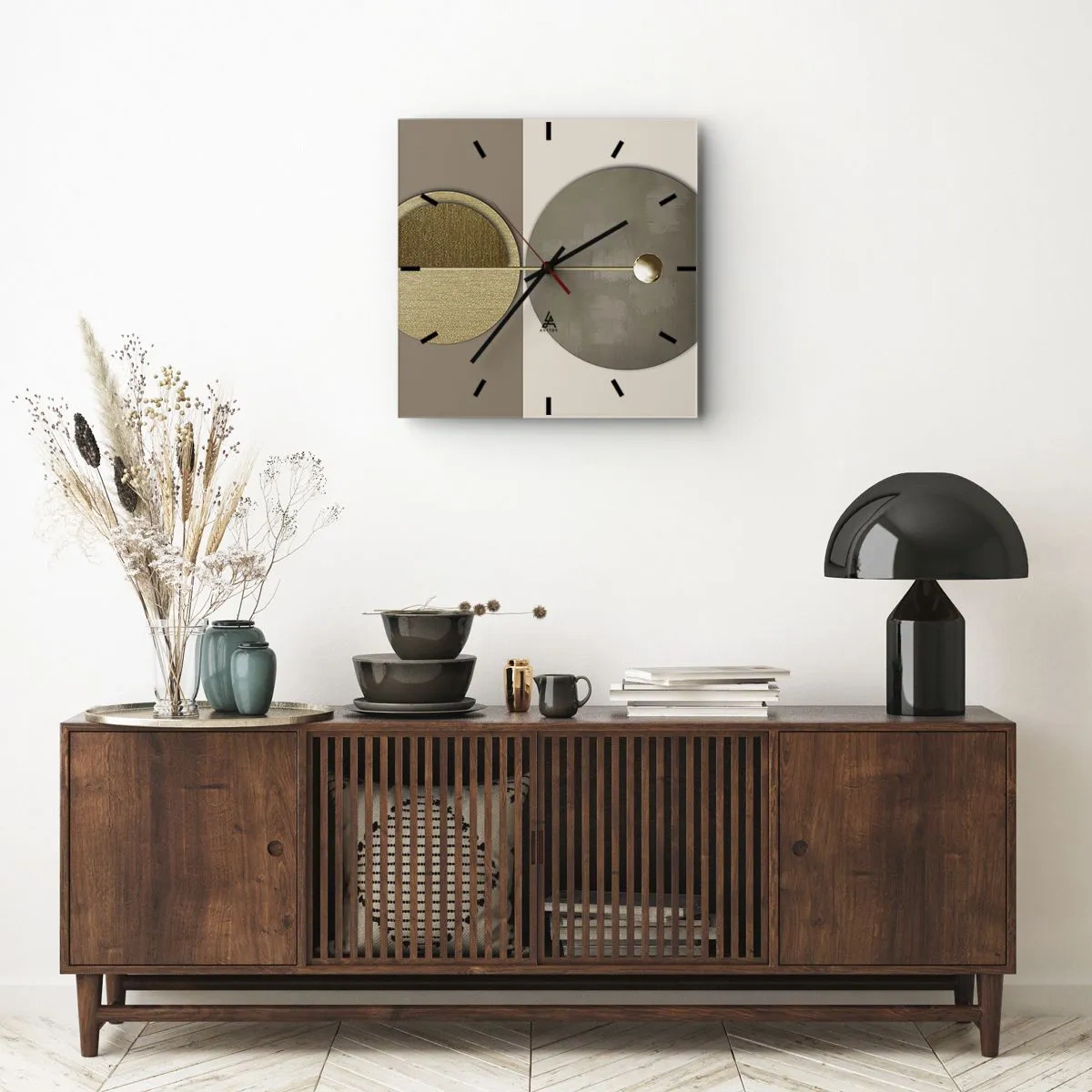 Reloj de pared - Reloj de vidrio - Círculos abstractos en tonos dorados y beige. - 30x30cm - Equilibrio perfecto - Decoración de pared moderna para salón y dormitorio ARTTOR