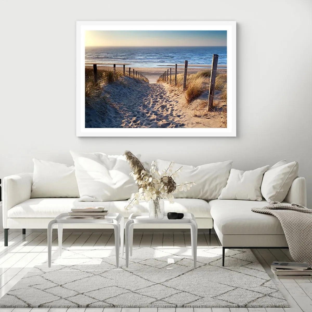 Póster en marco blanco - El sonido del mar, el canto de los pájaros, una playa virgen entre las dunas... - 40x30 cm