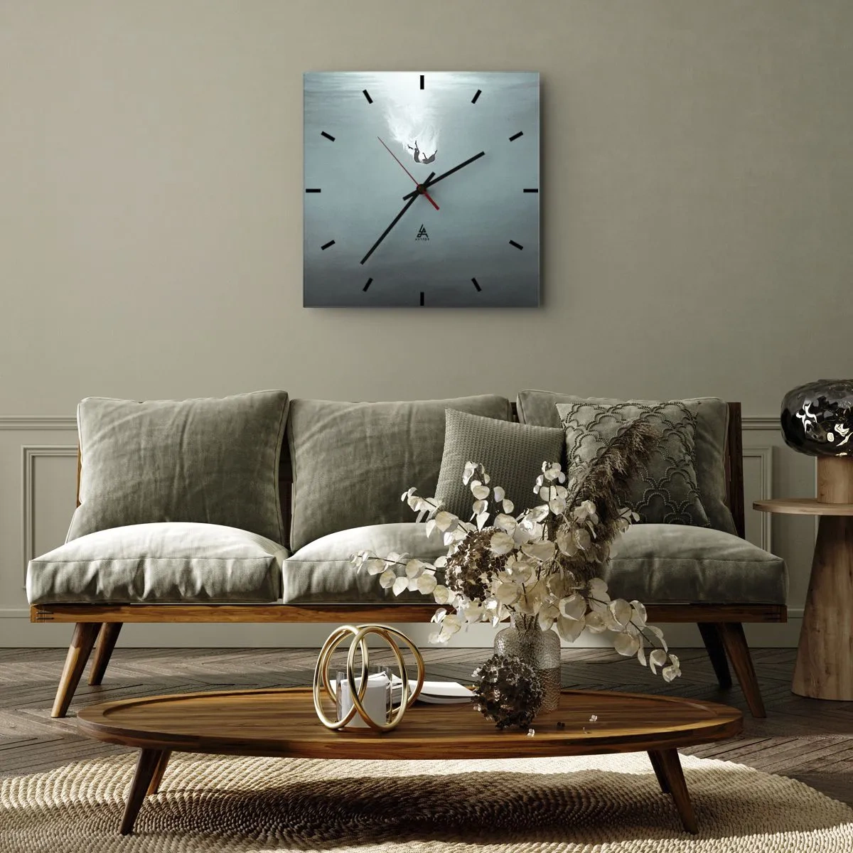 Reloj de pared - Reloj de vidrio - Una figura sumergida en aguas turquesas profundas. - 30x30cm - En el abrazo del océano - Decoración de pared moderna para salón y dormitorio ARTTOR