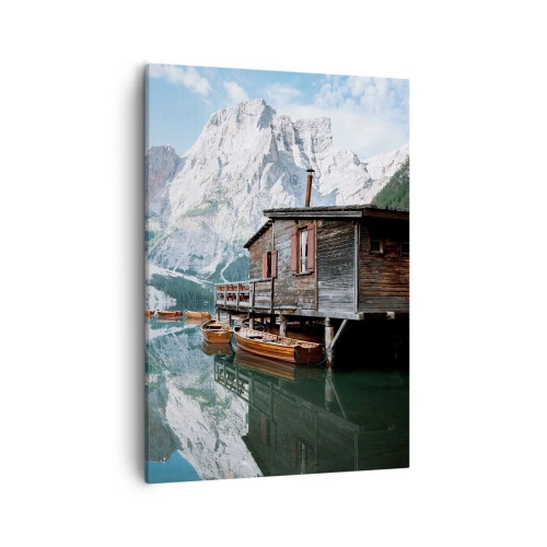 Cuadro sobre lienzo - Impresión de Imagen - Una cabaña de madera junto a un tranquilo lago de montaña. - 50x70cm - Una mañana cristalina de montaña - Decoración de pared moderna para salón y dormitorio ARTTOR