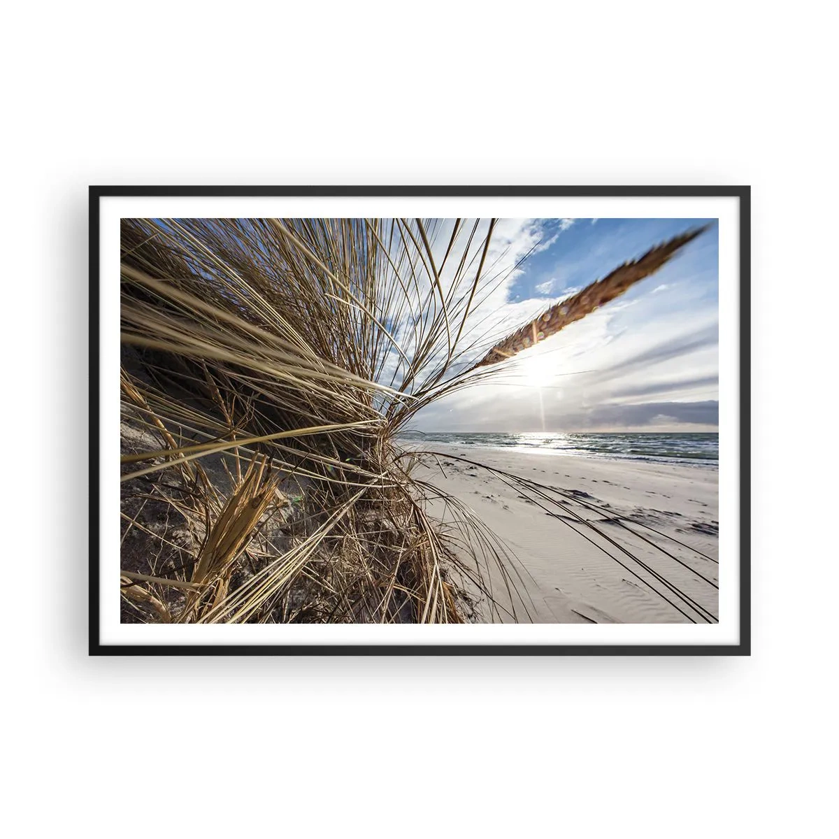 Póster en marco negro - Una playa con hierba seca en las dunas y vistas al mar. - 100x70cm - Una reunión de los elementos - Decoración de pared moderna para salón y dormitorio ARTTOR
