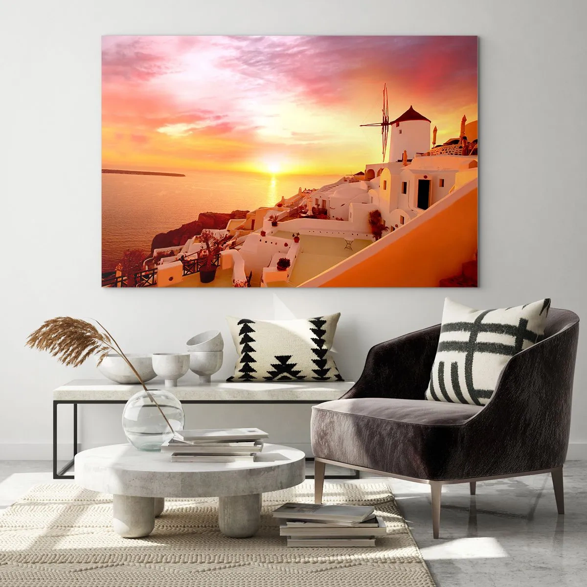 Cuadro sobre vidrio - Impresiones sobre Vidrio - Puesta de sol sobre Santorini con edificios blancos y un molino de viento - 70x50cm - Blanco y dorado - Decoración de pared moderna para salón y dormitorio ARTTOR