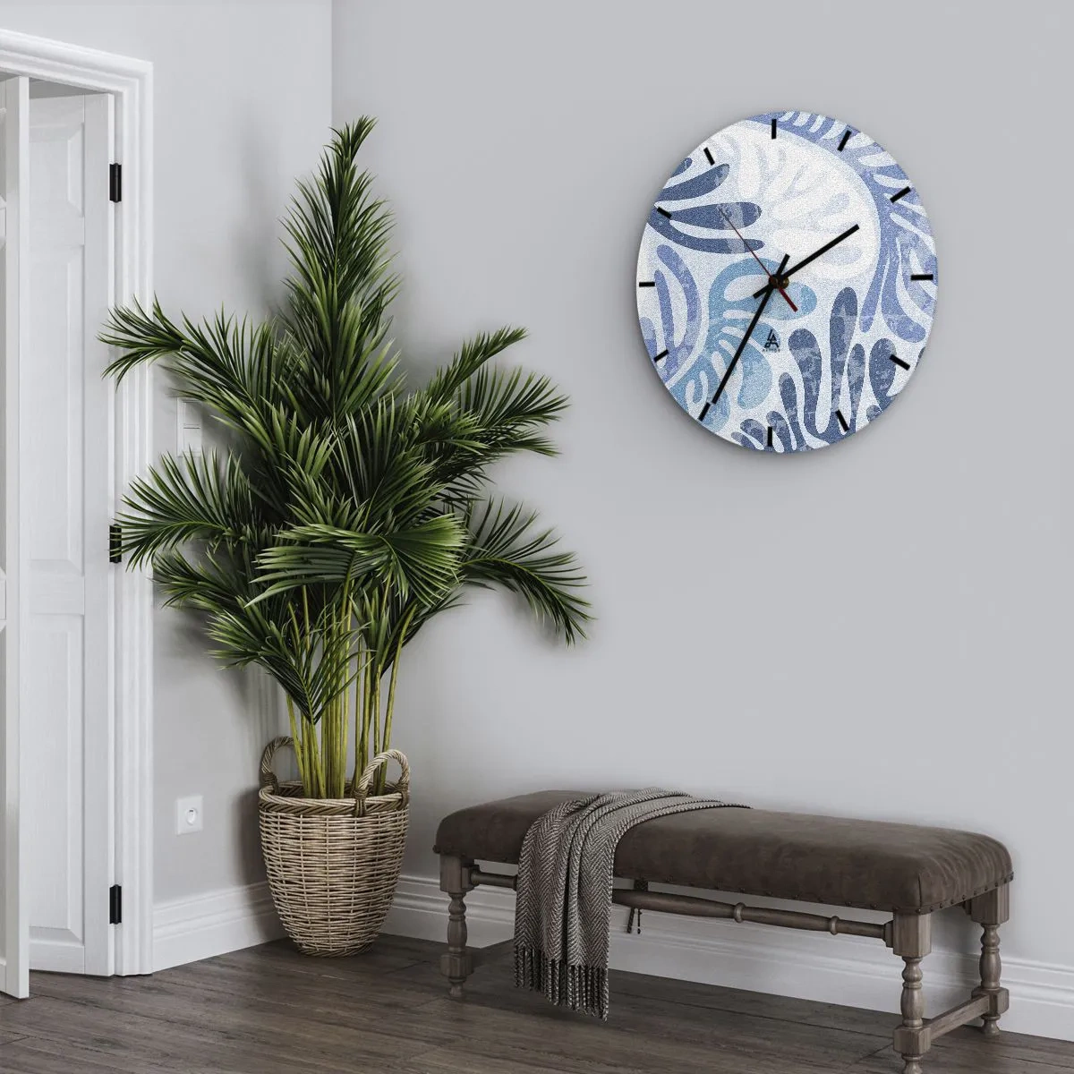 Reloj de pared - Reloj de vidrio - Formas orgánicas azules sobre un fondo claro. - 30x30cm - Helechos azules - Decoración de pared moderna para salón, cocina y dormitorio ARTTOR