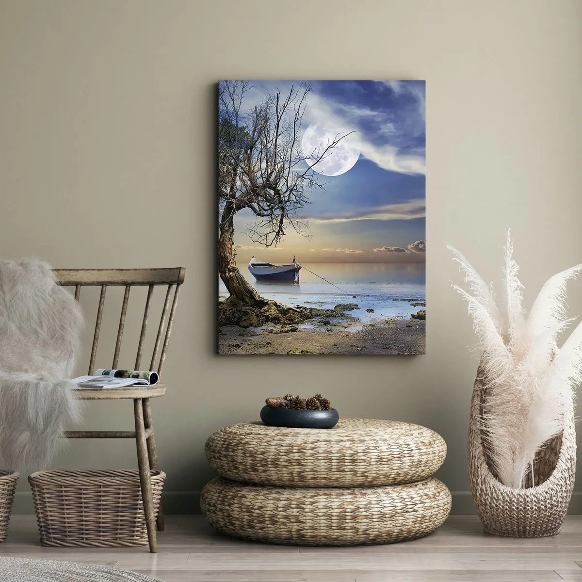 Cuadro sobre lienzo - Impresión de Imagen - Un árbol solitario y un barco en aguas tranquilas bajo la luna llena. - 50x70cm - ¿Es el final o el principio? - Decoración de pared moderna para salón y dormitorio ARTTOR