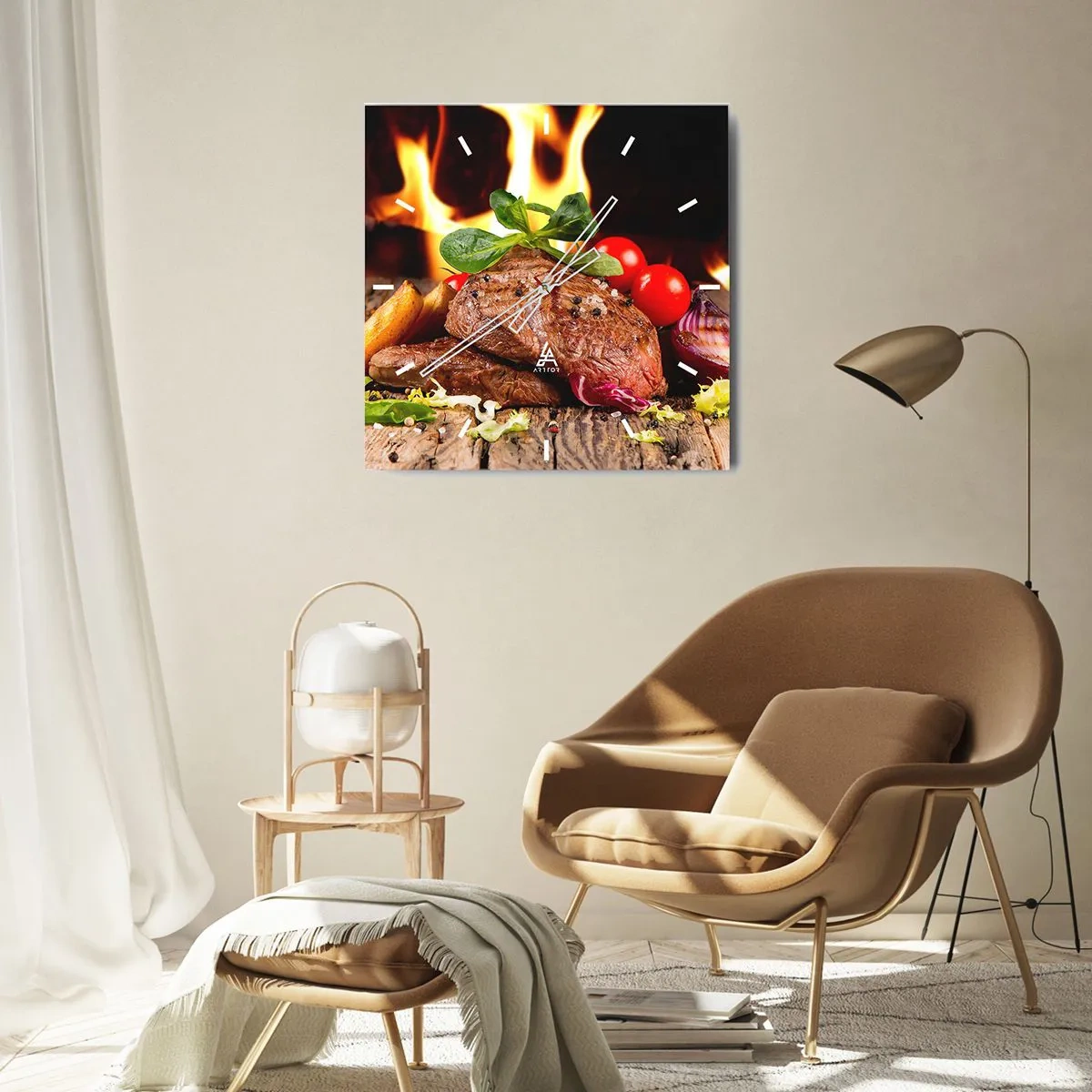 Reloj de pared - Reloj de vidrio - Filete a la parrilla con acompañamientos con el telón de fondo de las llamas. - 30x30cm - Embrujo de fuego - Decoración de pared moderna para salón y dormitorio ARTTOR