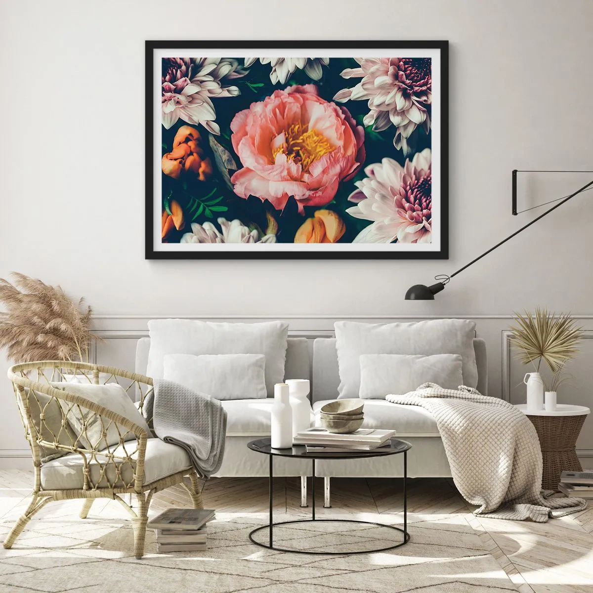Póster en marco negro - Arreglo floral con peonías y crisantemos sobre fondo oscuro. - 100x70cm - Con esplendor barroco - Decoración de pared moderna para salón y dormitorio ARTTOR
