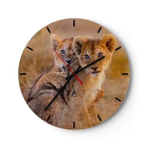 Reloj de pared - Reloj de vidrio - Dos cachorros de león en su hábitat natural de sabana. - 30x30cm - ¡No molestar! Nos estamos divirtiendo - Decoración de pared moderna para salón, cocina y dormitorio ARTTOR