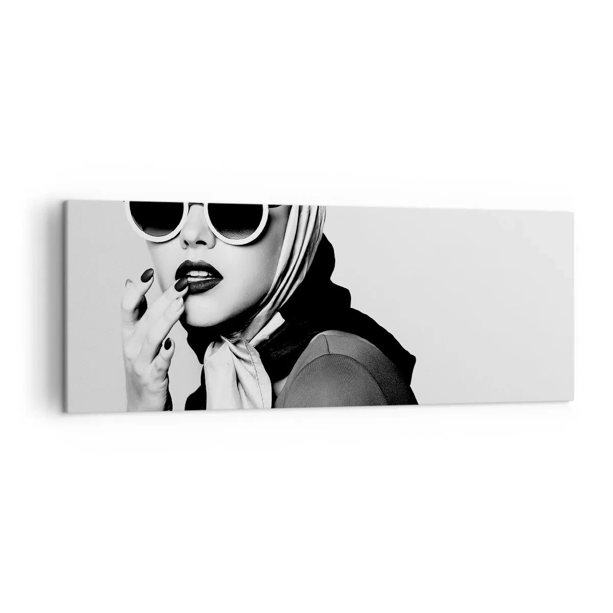 Cuadro sobre lienzo - Impresión de Imagen - Retrato en blanco y negro de una mujer con gafas y pañuelo en la cabeza. - 140x50cm - Saludos desde los años 60 - Decoración de pared moderna para salón y dormitorio ARTTOR