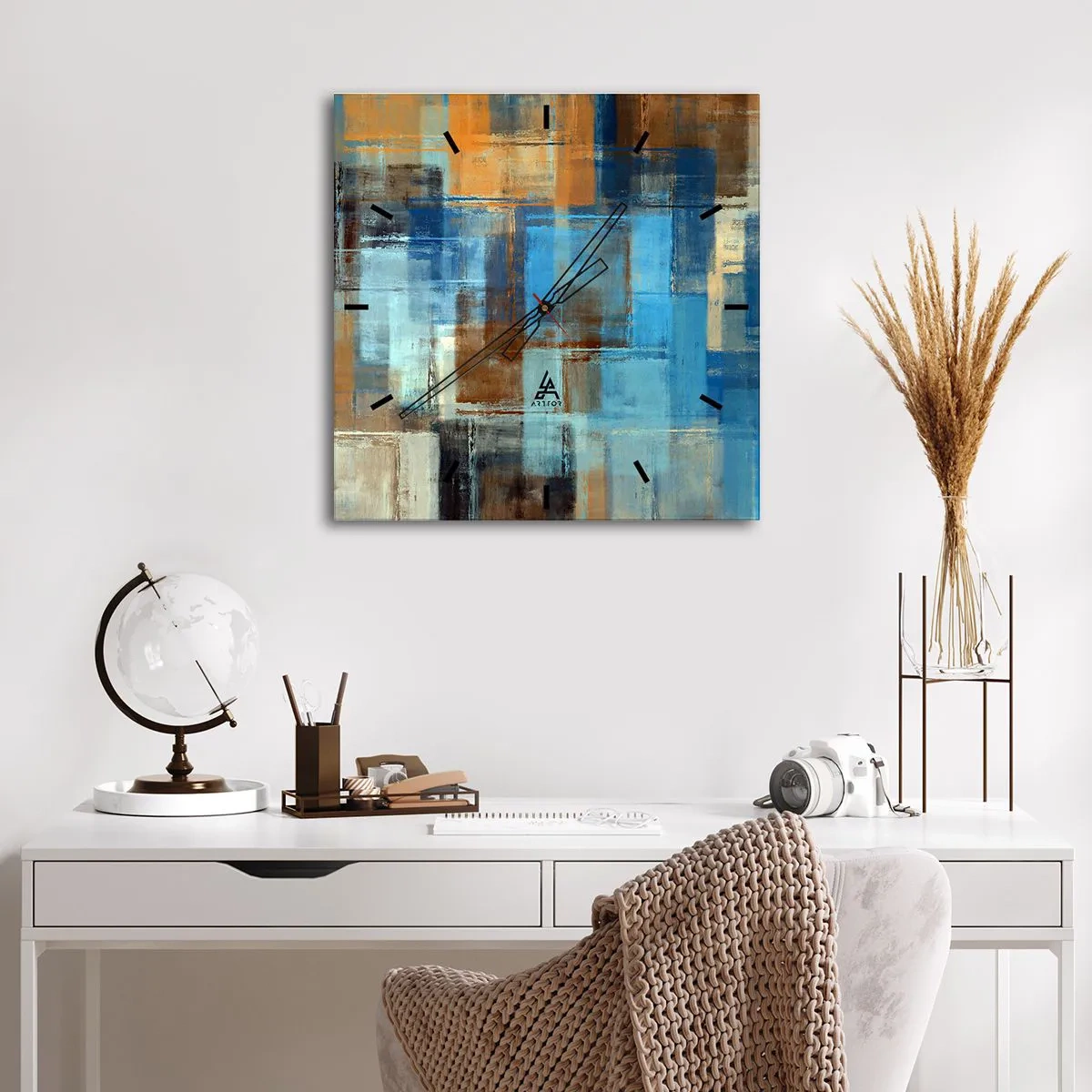 Reloj de pared - Reloj de vidrio - Composición geométrica abstracta en tonos azules y marrones. - 30x30cm - A través del velo azul - Decoración de pared moderna para salón y dormitorio ARTTOR