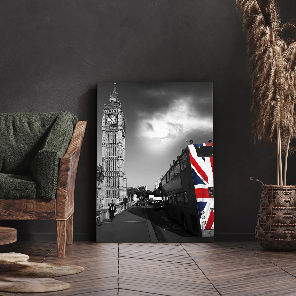 Cuadro sobre lienzo - Impresión de Imagen - El Big Ben y un autobús con una bandera británica sobre un fondo blanco y negro - 80x120cm - Orgullosa y grandiosa - Decoración de pared moderna para salón y dormitorio ARTTOR