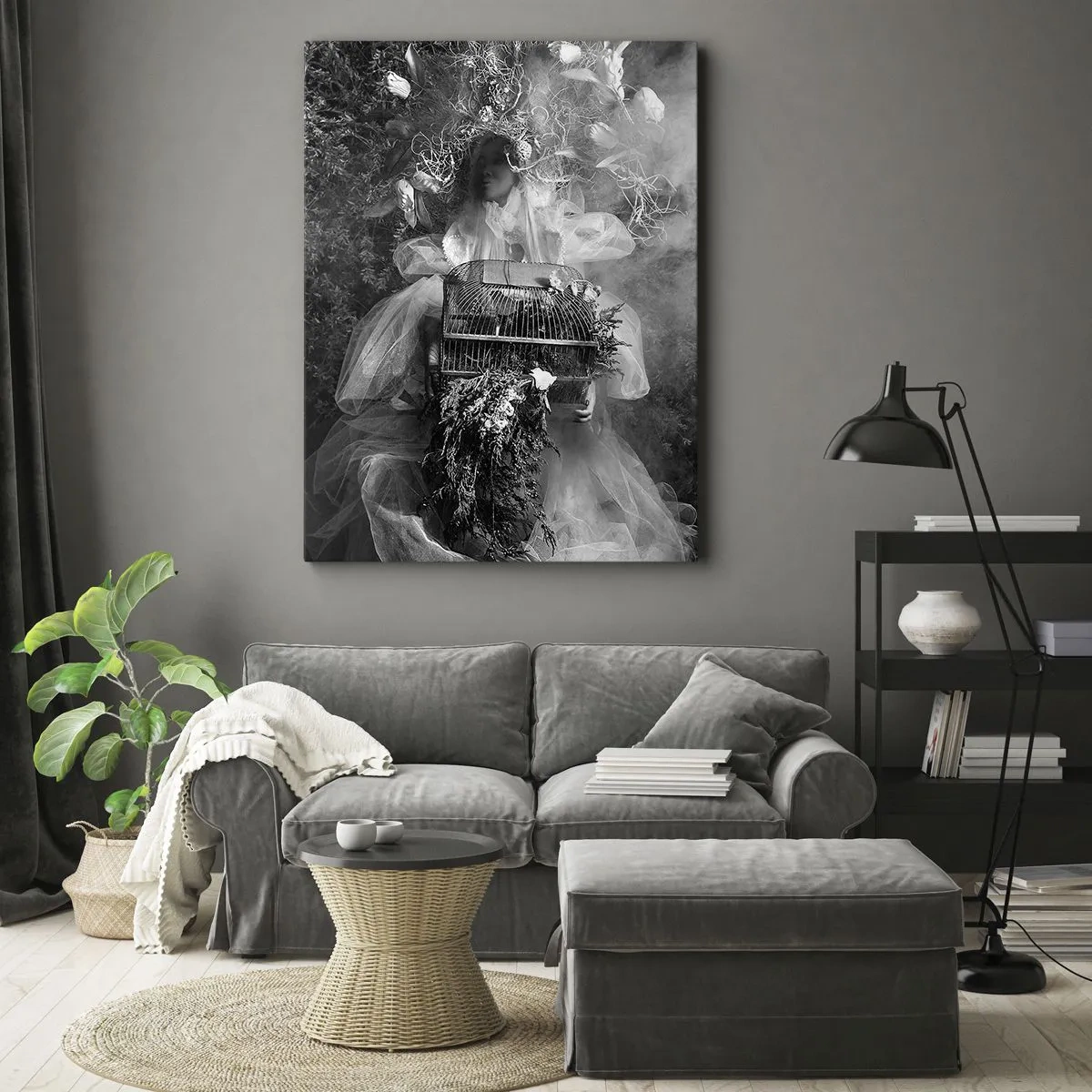 Cuadro sobre lienzo - Impresión de Imagen - Una composición en blanco y negro con una figura con un vestido y una jaula en la niebla. - 50x70cm - La madre misma - La naturaleza - Decoración de pared moderna para salón y dormitorio ARTTOR