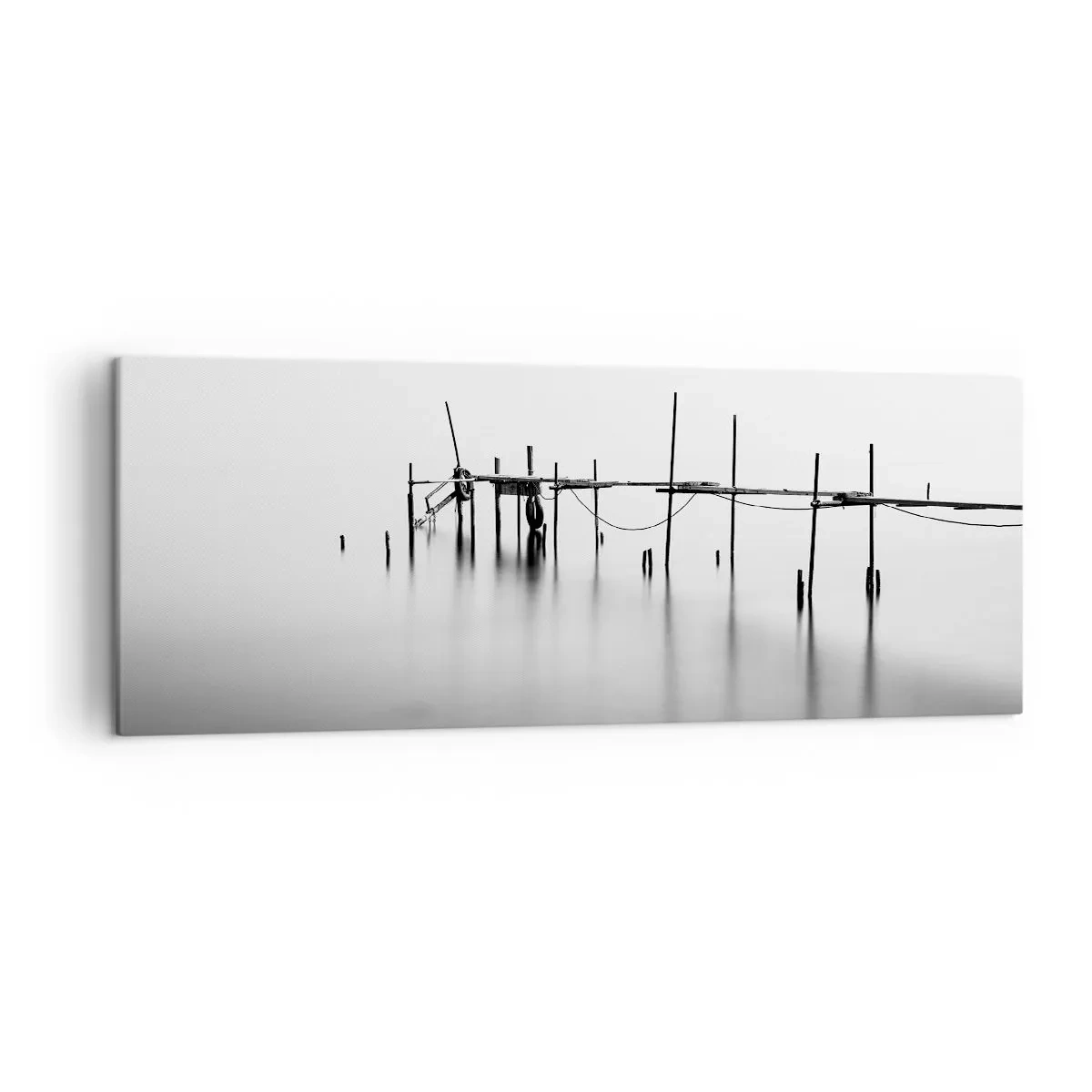 Cuadro sobre lienzo - Impresión de Imagen - Un embarcadero en blanco y negro inmerso en un paisaje brumoso. - 140x50cm - ¿Y si no hay mundo? - Decoración de pared moderna para salón y dormitorio ARTTOR