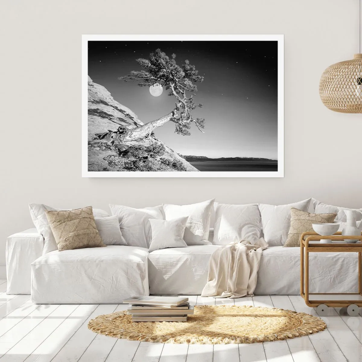 Póster - Árbol en blanco y negro en un acantilado con la luna al fondo - 100x70cm - Un guerrero victorioso - Decoración de pared moderna para salón y dormitorio ARTTOR