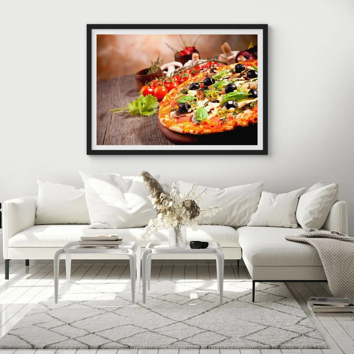Póster en marco negro - Pizza con aceitunas, albahaca e ingredientes frescos sobre un fondo de madera. - 70x50cm - De ingredientes puros - Decoración de pared moderna para salón y dormitorio ARTTOR