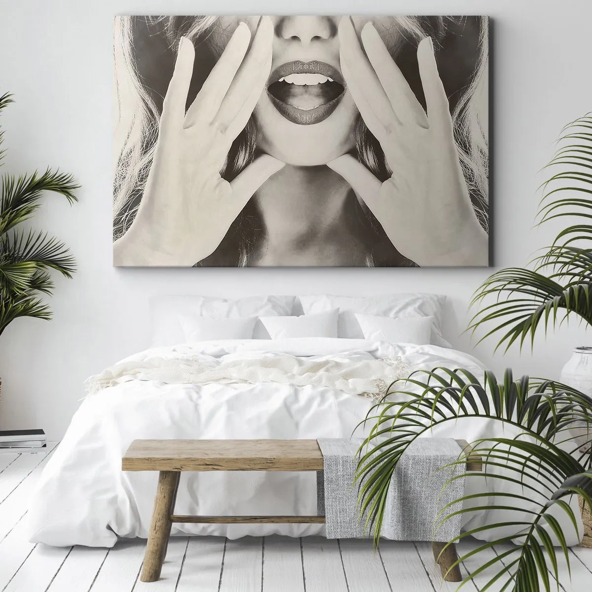 Cuadro sobre lienzo - Impresión de Imagen - Retrato en blanco y negro de una mujer con labios y manos expresivos. - 70x50cm - ¡Ya estoy en camino! - Decoración de pared moderna para salón y dormitorio ARTTOR