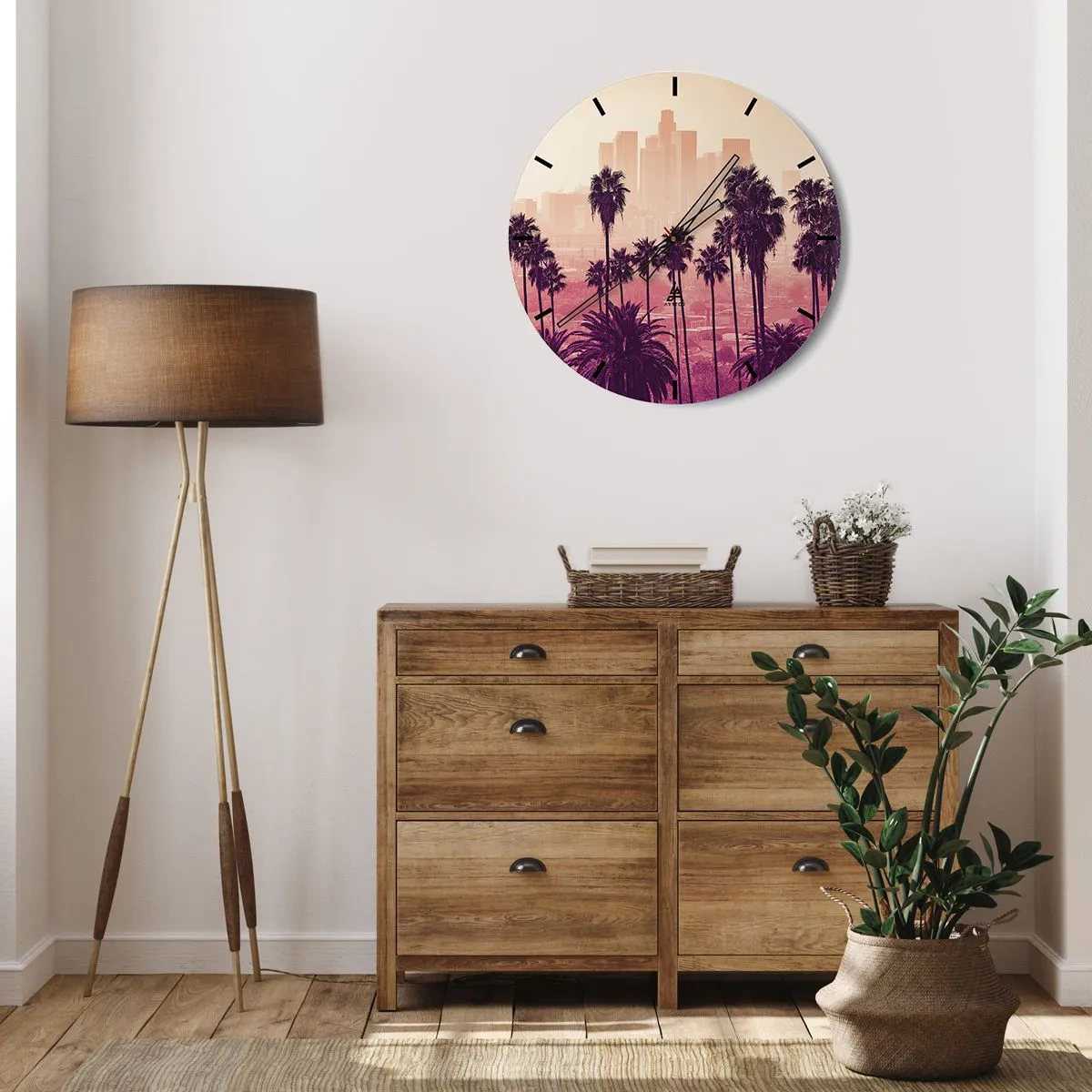 Reloj de pared - Reloj de vidrio - Puesta de sol con palmeras y el horizonte de la ciudad. - 30x30cm - El paisaje de California - Decoración de pared moderna para salón, cocina y dormitorio ARTTOR