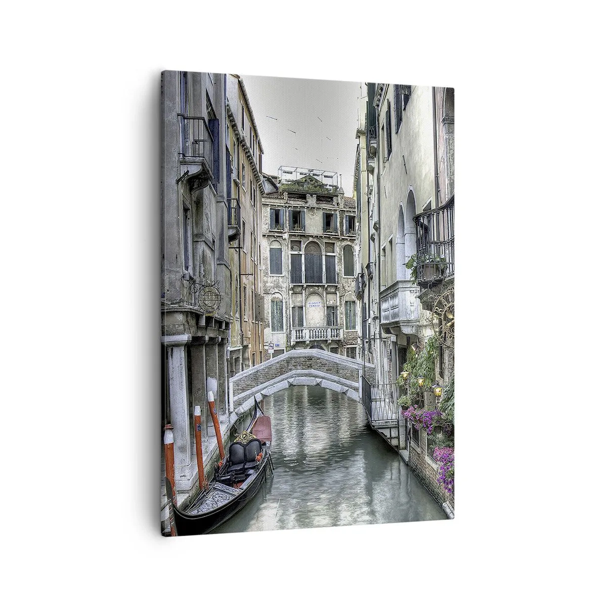 Cuadro sobre lienzo - Impresión de Imagen - Canal veneciano con góndola y puente de piedra - 50x70cm - Durante siglos, un sueño - Decoración de pared moderna para salón y dormitorio ARTTOR