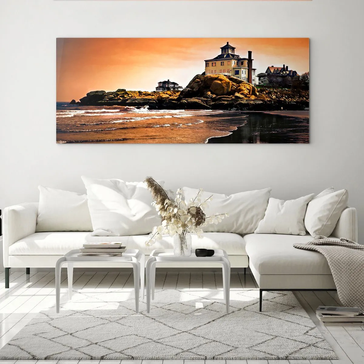 Cuadro sobre vidrio - Impresiones sobre Vidrio - Una casa sobre una roca junto a la playa al atardecer con su reflejo en el agua. - 140x50cm - La elegancia de la costa oeste - Decoración de pared moderna para salón y dormitorio ARTTOR