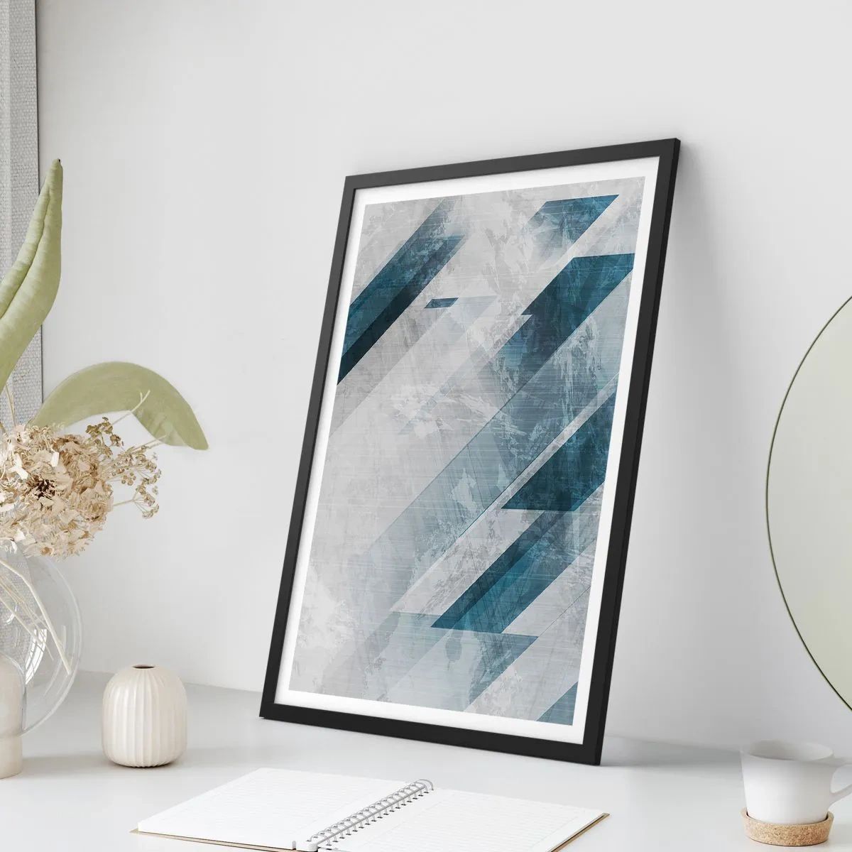 Póster en marco negro - Geometría en tonos de azul y gris. - 50x70cm - Composición espacial - movimiento de grises - Decoración de pared moderna para salón y dormitorio ARTTOR