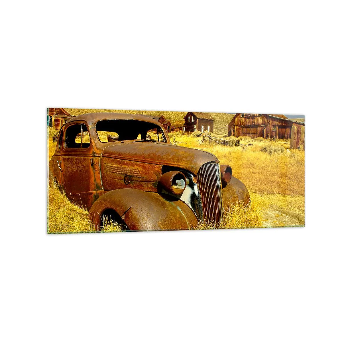 Cuadro sobre vidrio - Impresiones sobre Vidrio - Un viejo coche oxidado con el telón de fondo de cabañas de madera abandonadas. - 120x50cm - Un merecido descanso - Decoración de pared moderna para salón y dormitorio ARTTOR