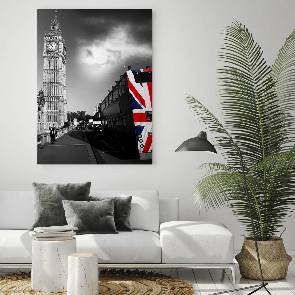 Cuadro sobre vidrio - Impresiones sobre Vidrio - El Big Ben y un autobús con una bandera británica sobre un fondo blanco y negro - 80x120cm - Orgullosa y grandiosa - Decoración de pared moderna para salón y dormitorio ARTTOR