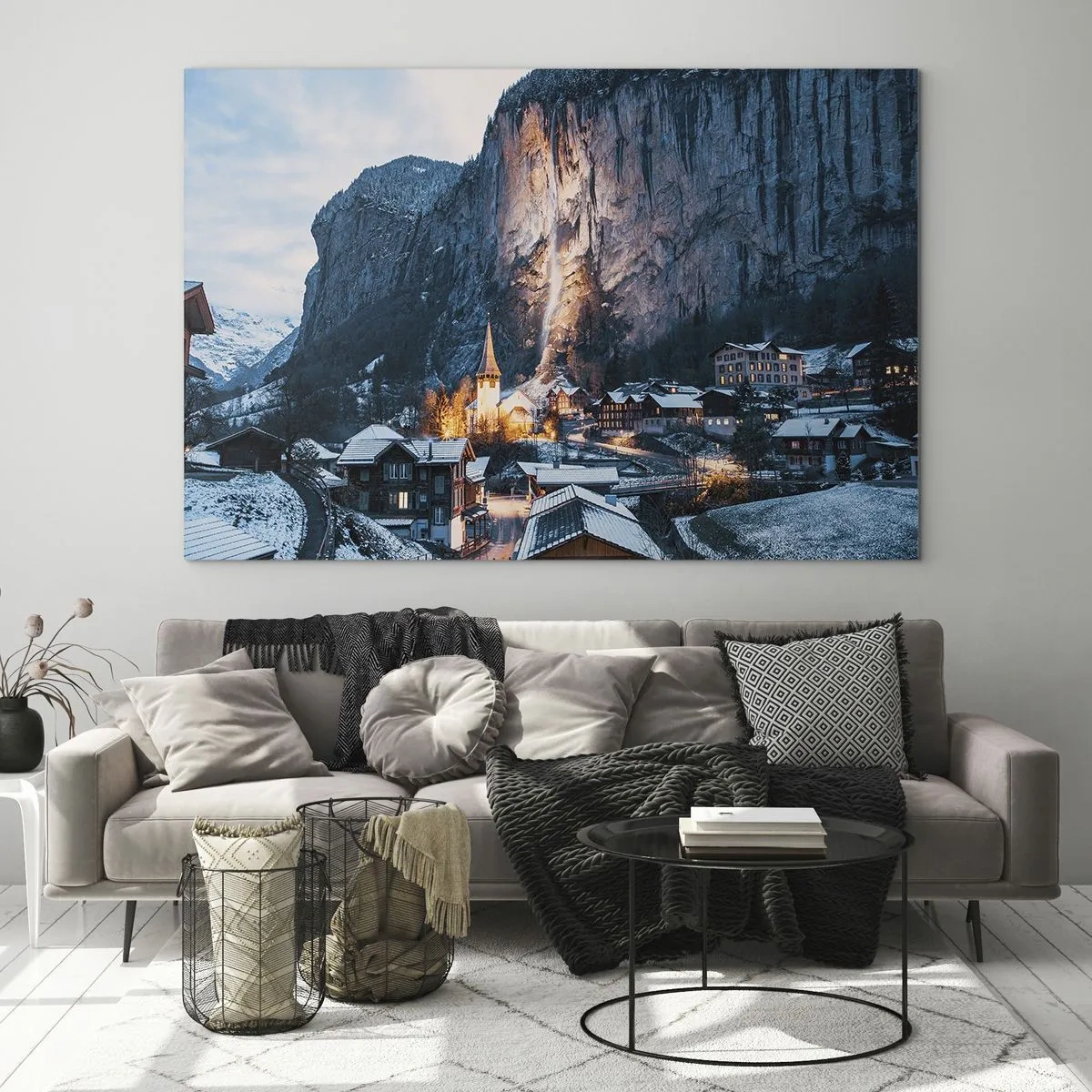 Cuadro sobre vidrio - Impresiones sobre Vidrio - Un pueblo invernal al pie de una pared rocosa iluminada - 100x70cm - El espíritu luminoso del invierno - Decoración de pared moderna para salón y dormitorio ARTTOR