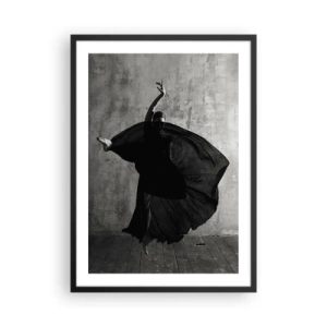 Póster en marco negro - Una toma en blanco y negro de una bailarina en movimiento dinámico contra una pared rugosa. - 50x70cm - Cargada de pasión - Decoración de pared moderna para salón y dormitorio ARTTOR