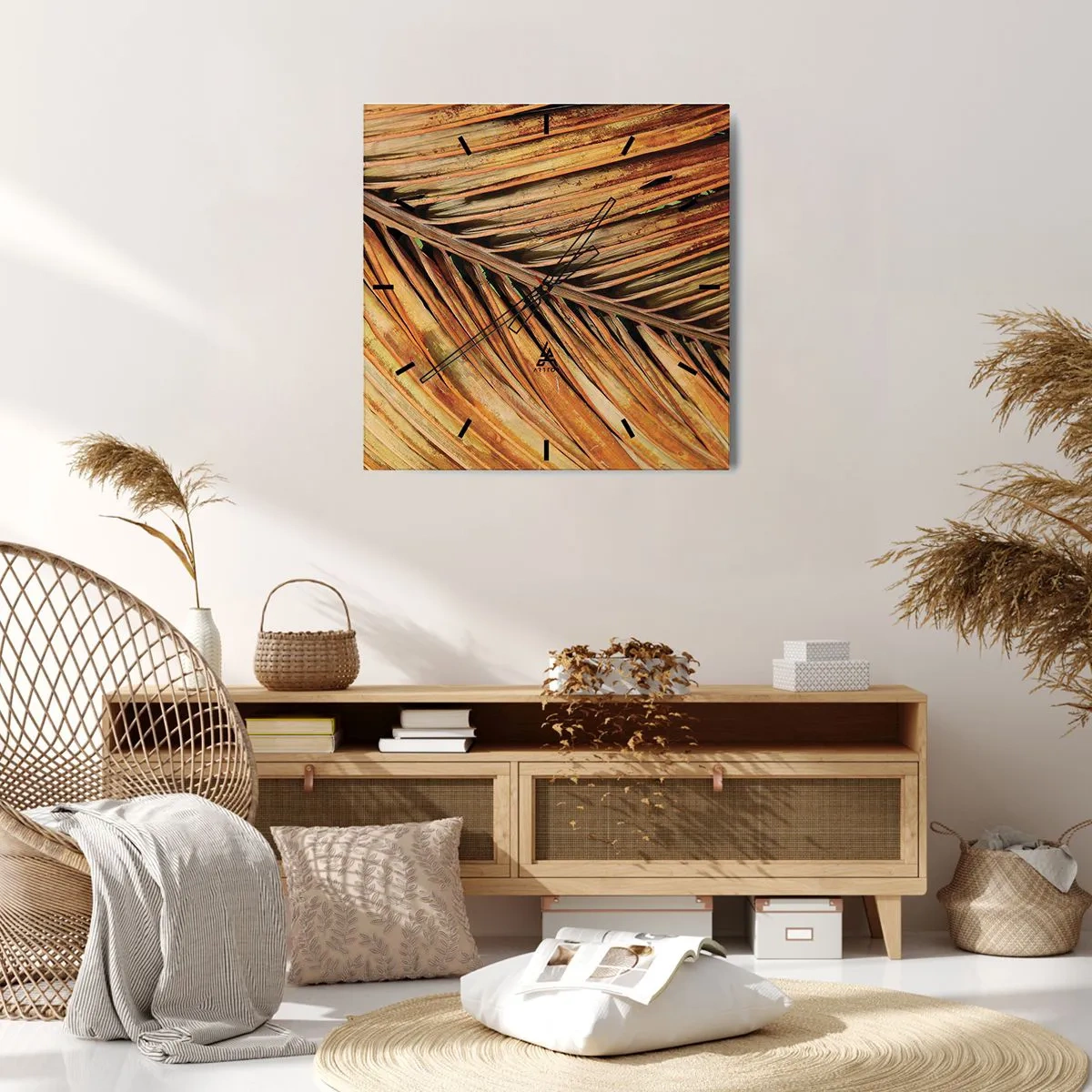 Reloj de pared - Reloj de vidrio - Primer plano de una hoja de palma seca en tonos cálidos. - 30x30cm - Oro de coco - Decoración de pared moderna para salón y dormitorio ARTTOR
