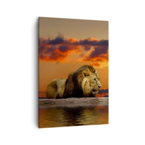Cuadro sobre lienzo - Impresión de Imagen - Un león descansa junto al agua al atardecer con un cielo dramático. - 50x70cm - Rey de la naturaleza - Decoración de pared moderna para salón y dormitorio ARTTOR