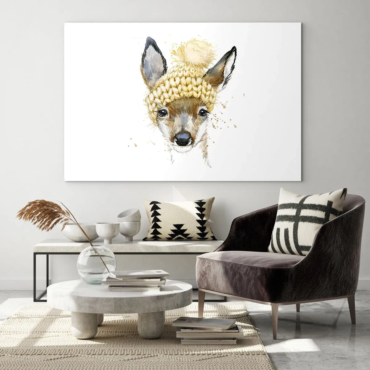 Cuadro sobre vidrio - Impresiones sobre Vidrio - Un corzo con un gorro de lana y pompón. - 120x80cm - Para el invierno en un bosque nevado - Decoración de pared moderna para salón y dormitorio ARTTOR
