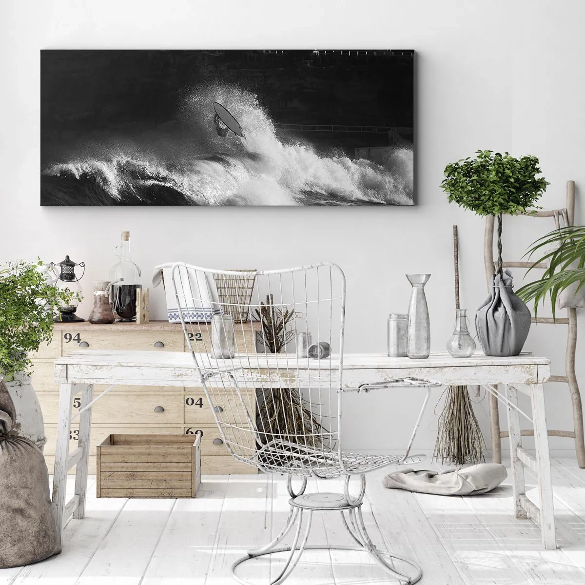 Cuadro sobre lienzo - Impresión de Imagen - Un surfista montando una ola en monocromo. - 160x50cm - Desafío aceptado - Decoración de pared moderna para salón y dormitorio ARTTOR