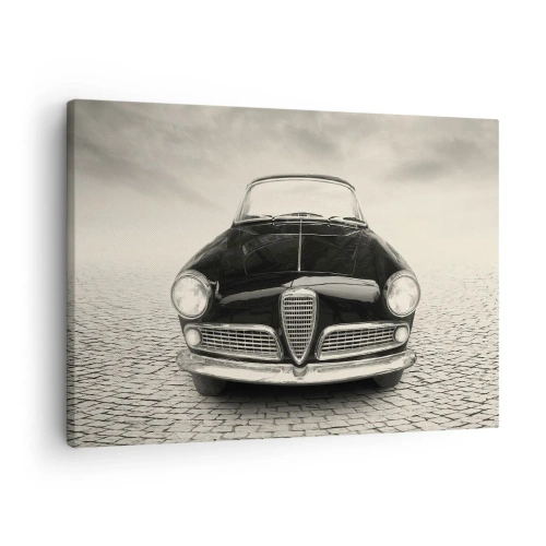 Cuadro sobre lienzo - Impresión de Imagen - Un coche clásico en una plaza adoquinada en estilo monocromático. - 70x50cm - ¿Y cómo no quererme? - Decoración de pared moderna para salón y dormitorio ARTTOR