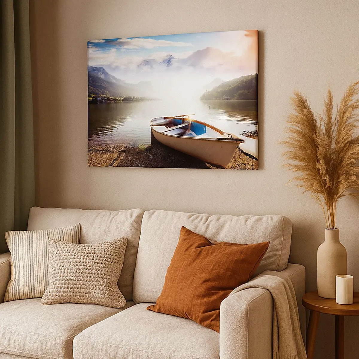 Cuadro sobre lienzo - Impresión de Imagen - Un barco en la orilla de un lago con vistas a las montañas por la mañana. - 70x50cm - Junto al agua clara - Decoración de pared moderna para salón y dormitorio ARTTOR