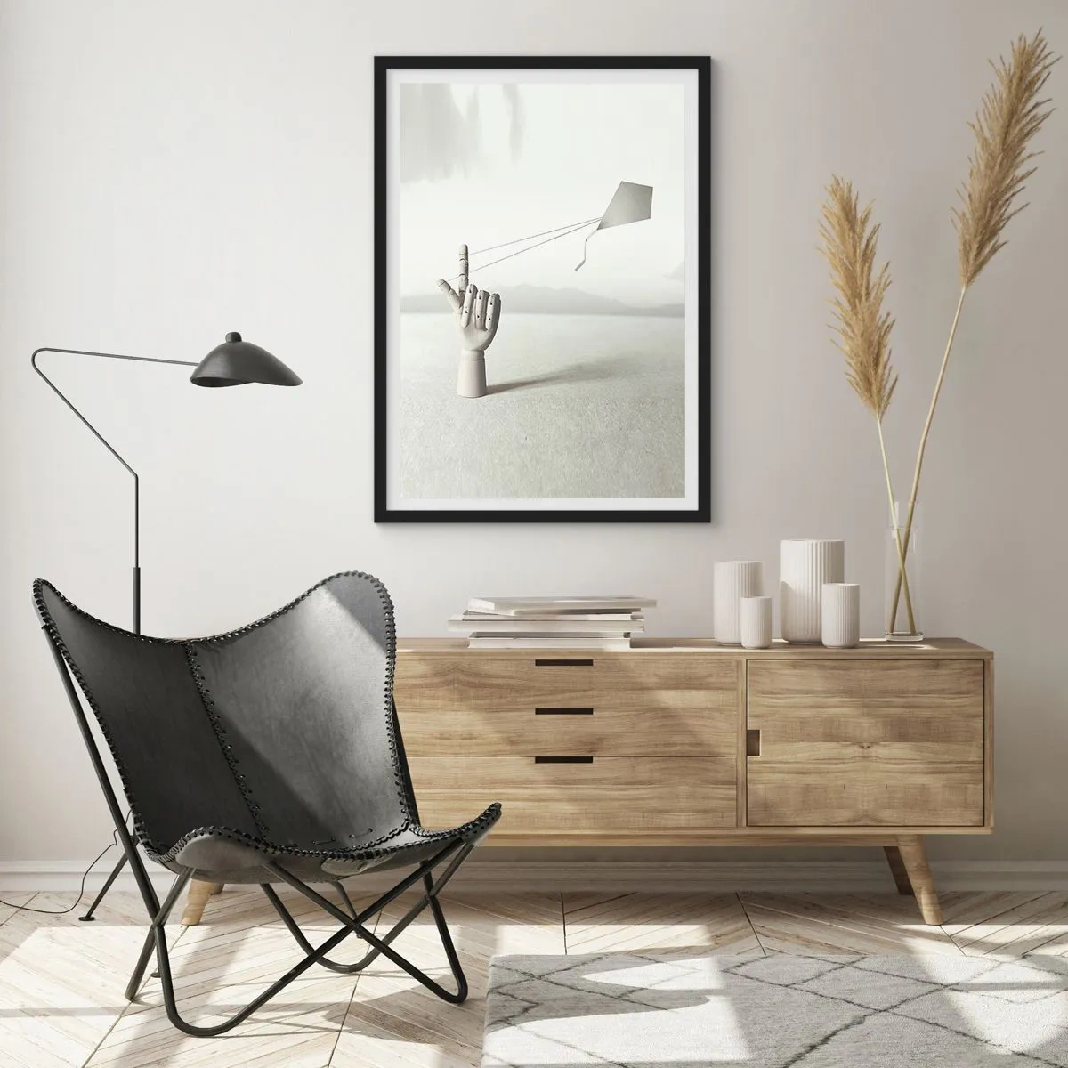 Póster en marco negro - Una mano de madera con una cometa sobre un fondo brillante. - 50x70cm - Una prueba de fuerza - Decoración de pared moderna para salón y dormitorio ARTTOR