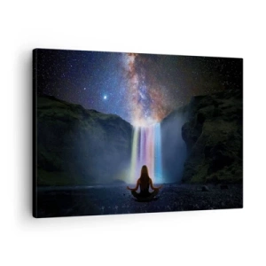 Cuadro sobre lienzo - Impresión de Imagen - Meditación frente a una cascada entre las estrellas. - 70x50cm - Armonía absoluta - Decoración de pared moderna para salón y dormitorio ARTTOR