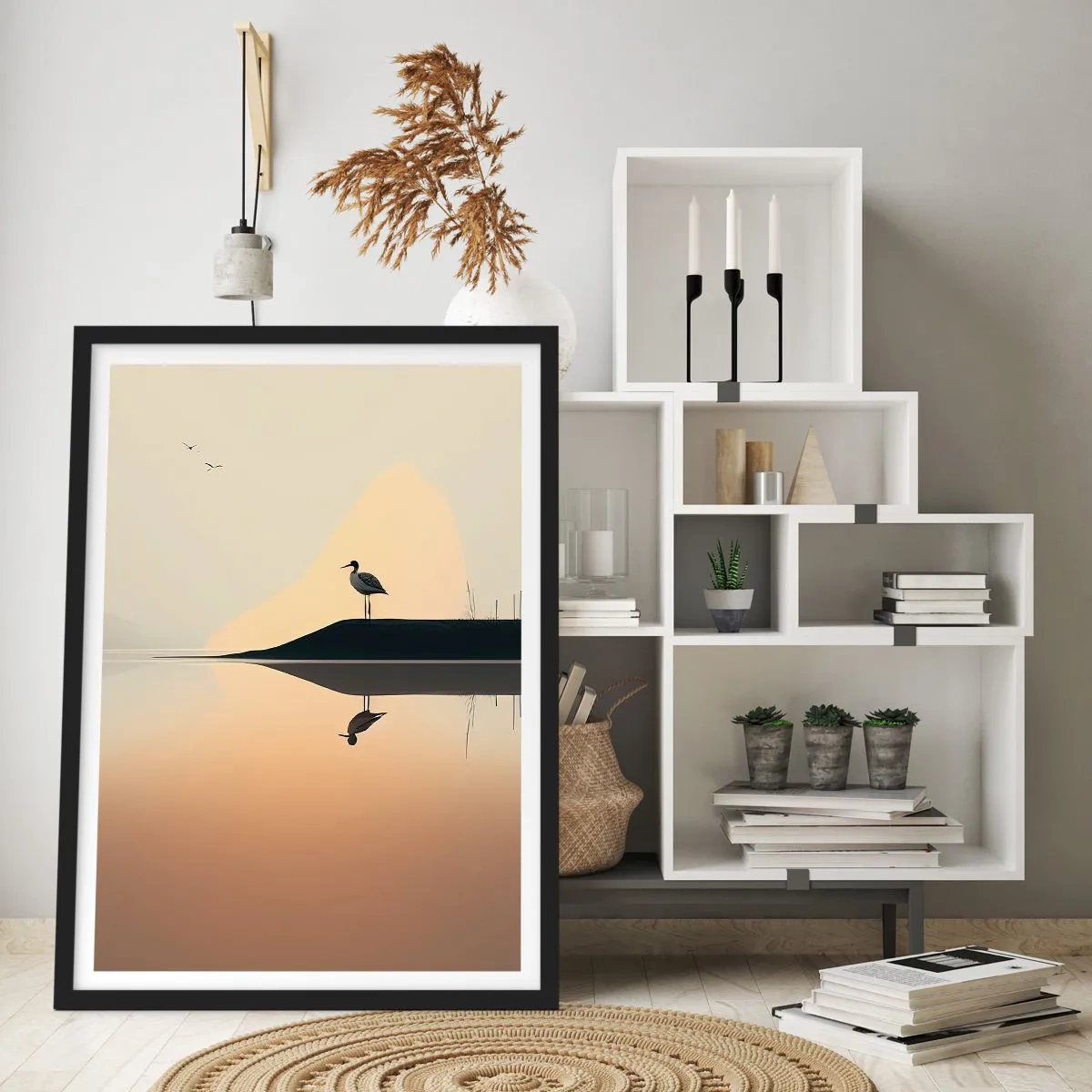 Póster en marco negro - Una cigüeña parada en la orilla de un lago con su reflejo en el agua. - 50x70cm - Un caballero en el lago - Decoración de pared moderna para salón y dormitorio ARTTOR