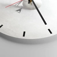 Esfera sin numeración, con rayas