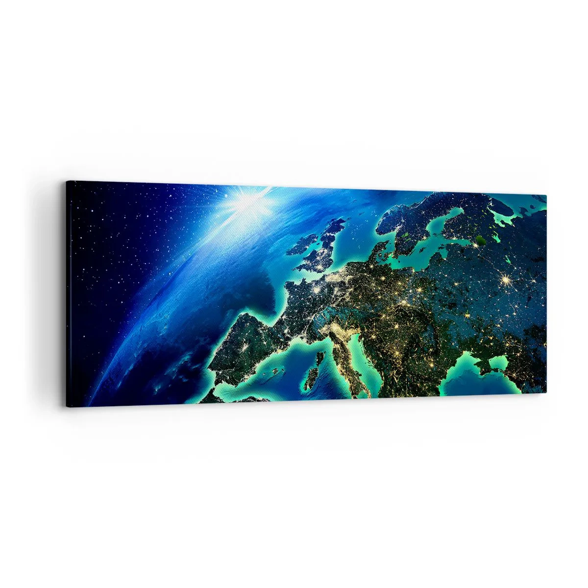 Cuadro sobre lienzo - Impresión de Imagen - Una vista de Europa desde el espacio bajo el resplandor del sol naciente. - 120x50cm - Una Europa resplandeciente - Decoración de pared moderna para salón y dormitorio ARTTOR