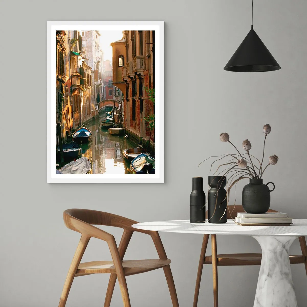 Póster en marco blanco - En un callejón veneciano - 50x70 cm