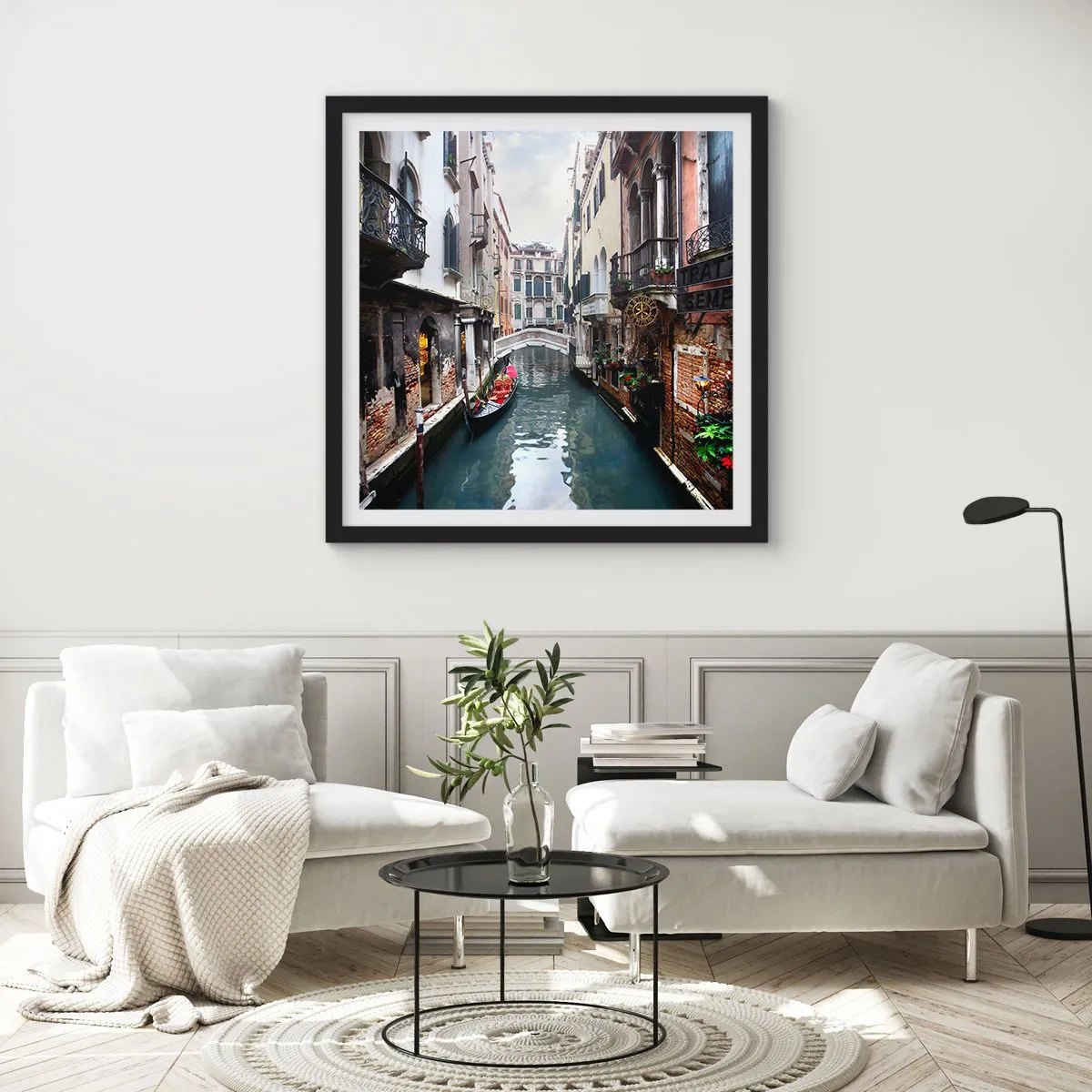Póster en marco negro - Paisaje veneciano con góndola y puente - 40x40 cm