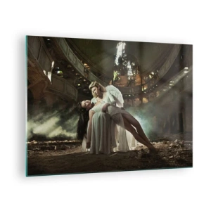 Cuadro sobre vidrio - Impresiones sobre Vidrio - Una figura de ángel sosteniendo a una mujer en las ruinas de un edificio. - 70x50cm - El espíritu del viejo teatro - Decoración de pared moderna para salón y dormitorio ARTTOR