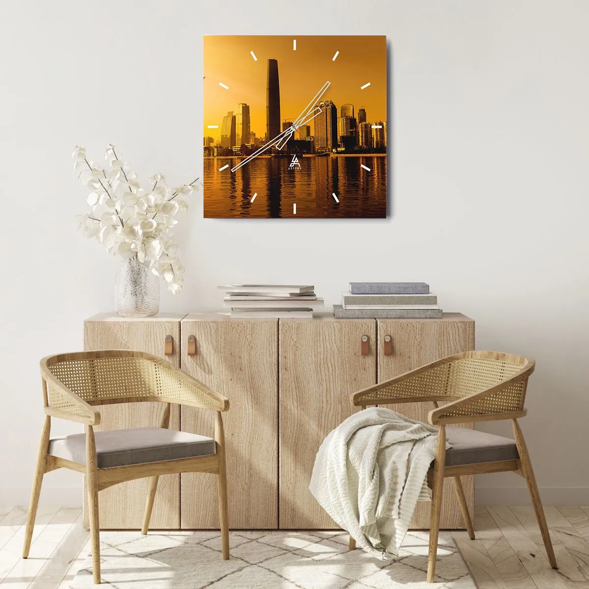 Reloj de pared - Reloj de vidrio - Panorama de la ciudad al atardecer con rascacielos y un avión. - 30x30cm - La ciudad dorada - Decoración de pared moderna para salón y dormitorio ARTTOR