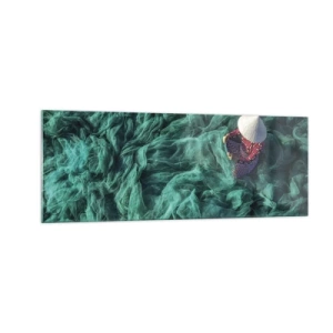 Cuadro sobre vidrio - Impresiones sobre Vidrio - Una persona con sombrero entre redes de pesca verdes. - 140x50cm - En un mar de redes - Decoración de pared moderna para salón y dormitorio ARTTOR