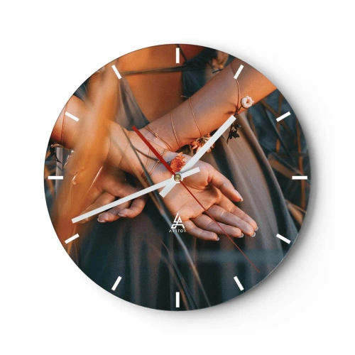 Reloj de pared - Reloj de vidrio - Primer plano de manos entrelazadas con plantas. - 30x30cm - Conectada con la naturaleza - Decoración de pared moderna para salón, cocina y dormitorio ARTTOR