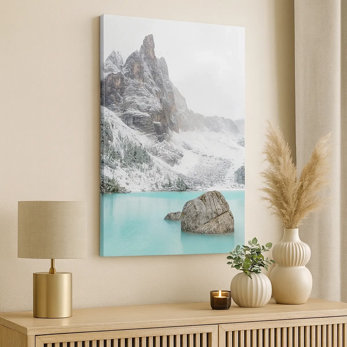 Cuadro sobre lienzo - Impresión de Imagen - Un paisaje de montaña con un lago rodeado de picos nevados. - 50x70cm - En guardia - Decoración de pared moderna para salón y dormitorio ARTTOR