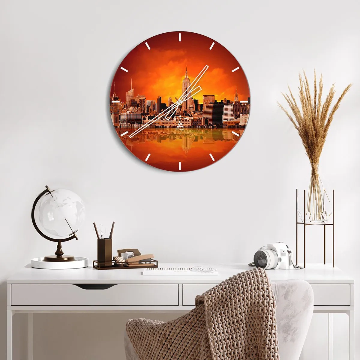 Reloj de pared - Reloj de vidrio - Un panorama de la ciudad en amarillo y marrón - 40x40 cm